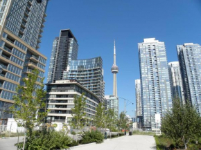 Stylish Condo Downtown Near CN Tower - Free parking